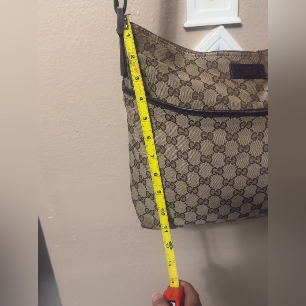 Gucci Tan and Green Messenger Bag with Signature Monogram - Picture 4 of 17